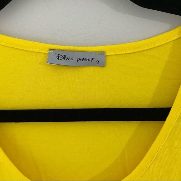 Divas Planet Women’s Crew Neck Cap Sleeve Yellow Polka Dot Tie Side Tee - Picture 2 of 4